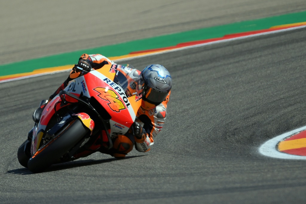 El piloto español Aleix Espargaró en las primeras sesiones de entrenamientos libres del Gran Premio de Aragón de MotoGP en el circuito de Alcañiz.