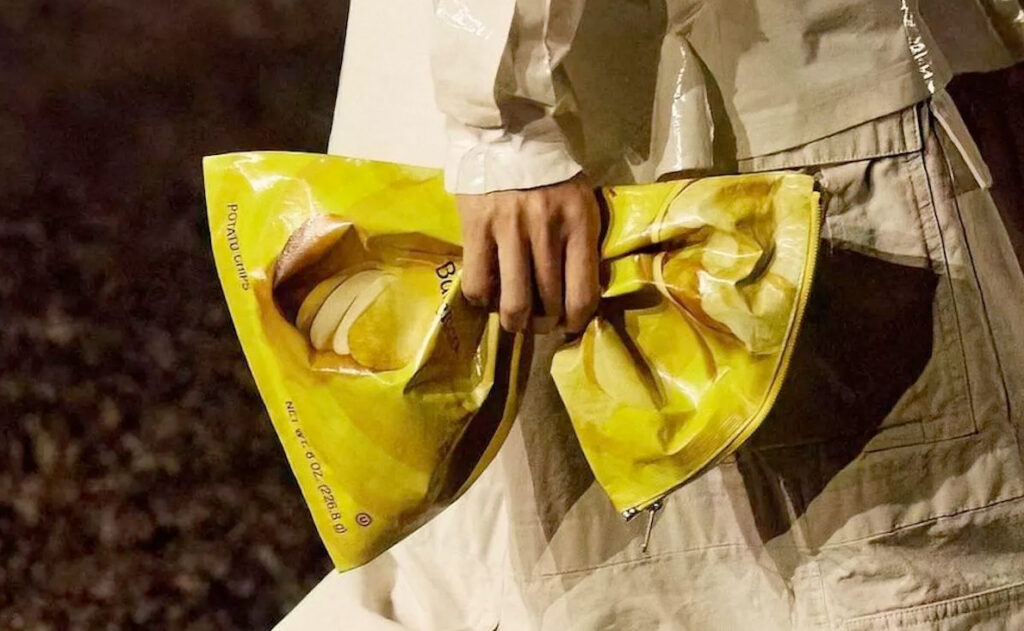 Bolso tipo bolsa de papas Balenciaga