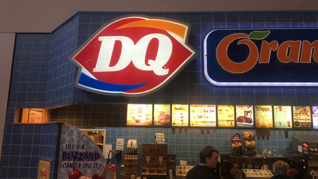 El Mall of America quiere desalojar el local de Dairy Queen por falta de pago de alquiler